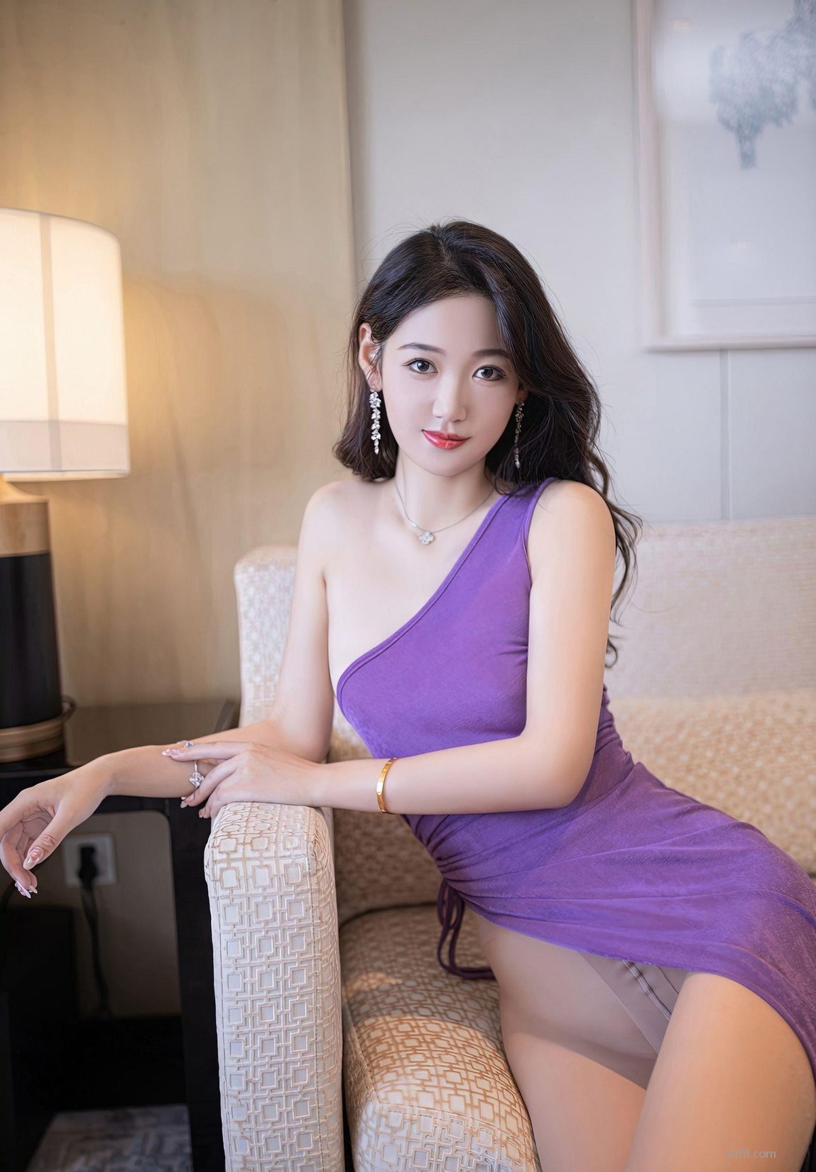 轻薄真空肉丝 露肩长裙唐安琪 丽模-美图视频写真在线观看